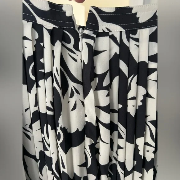 J. Crew 365 Navy and White Floral Pleated Midi Skirt - Picture 3 of 3